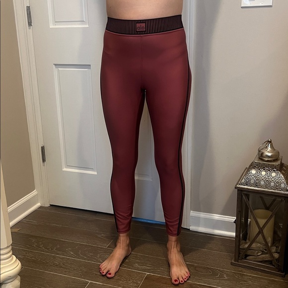 ALO Yoga Pants - ALO Yoga Pink Leggings with Black Detailing